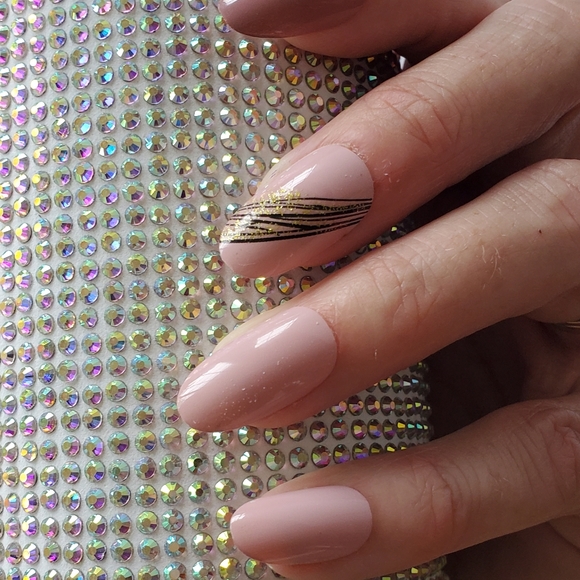 Medium length, oval press on nails - Picture 4 of 4